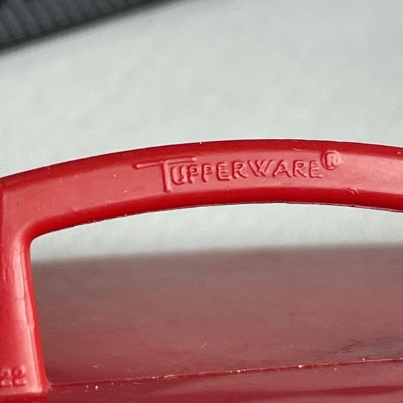 Tupperware Birthday Cake Cookie Cutter Red Plastic Imprint Shape 4 Inch Vintage - Picture 4 of 5